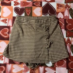 Fall style tan plaid pattern skort